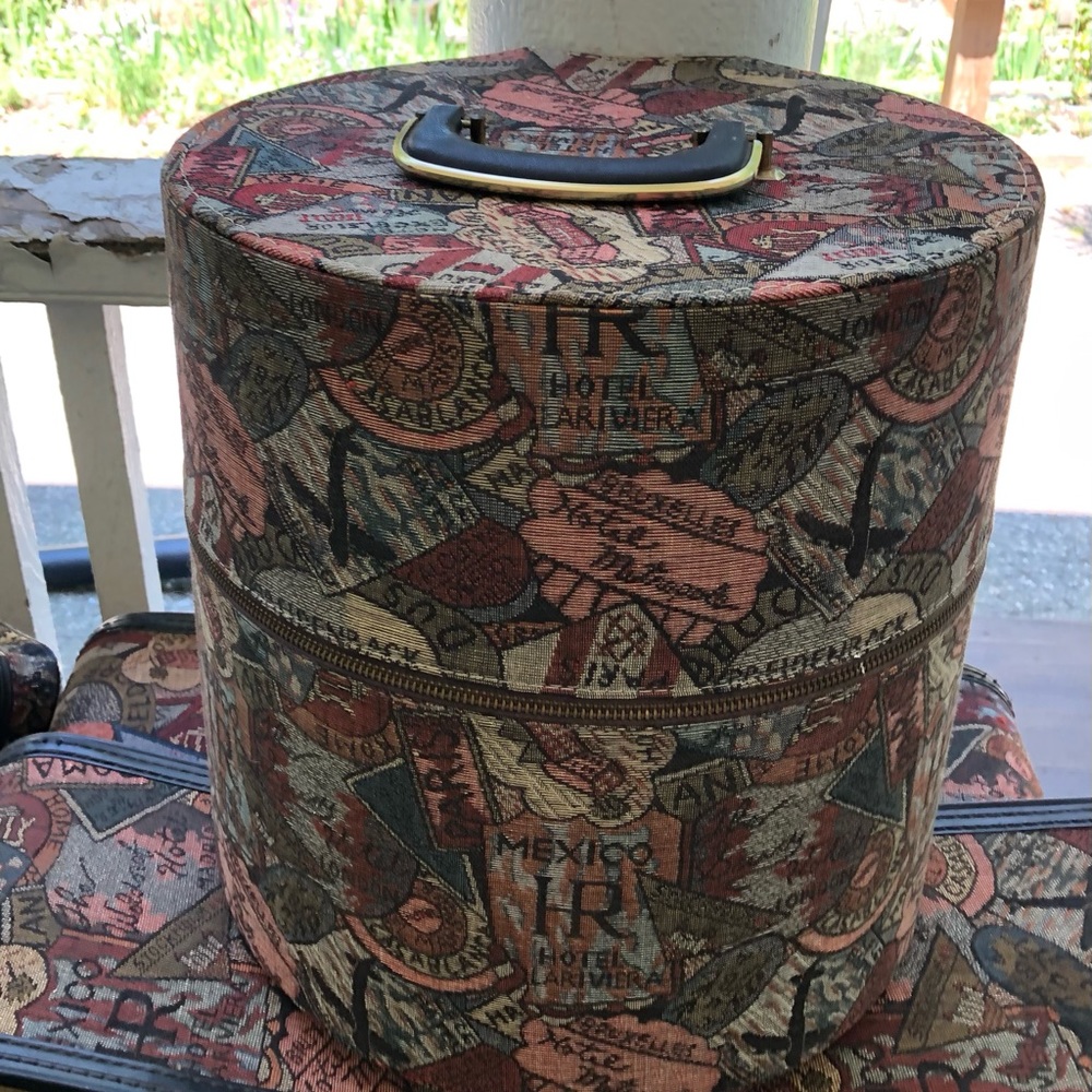 Vintage Munro World Traveler Hat/ Wig Case